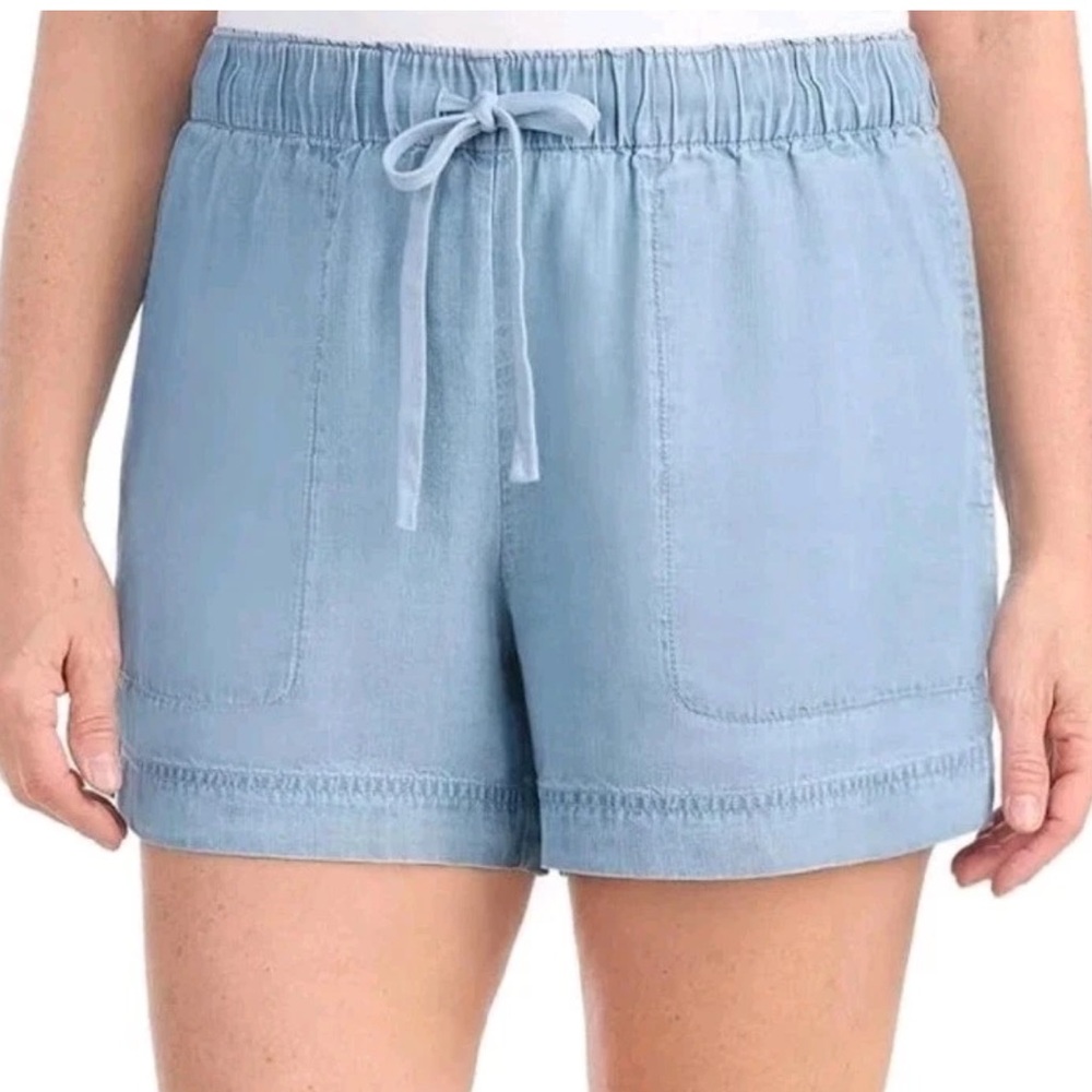 NWT Hilary Radley Mid Rise Light Denim Shorts 4.5” Inseam Size Small